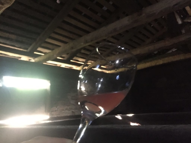 Chicha y vino comparten techo en las antiguas bodegas de viña Tierra Firme