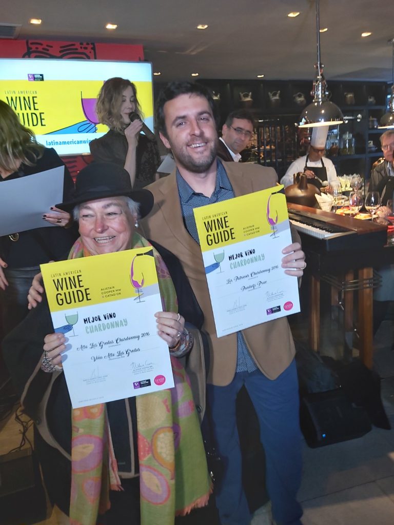 Maria Victoria Petermann y Enzo Pandolfi reciben premios a mejores blancos de la Guía 2019