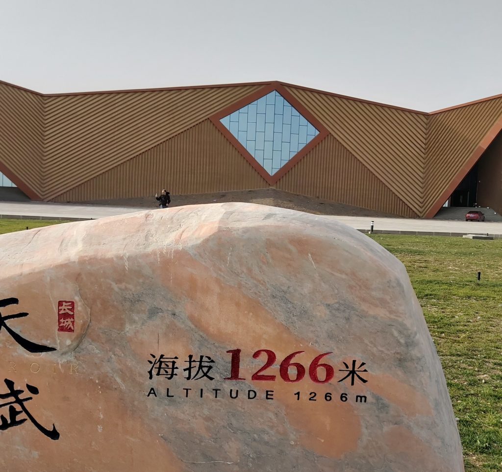 Fachada de bodega Geat Wall en Ningxia, parte del grupo COFCO.